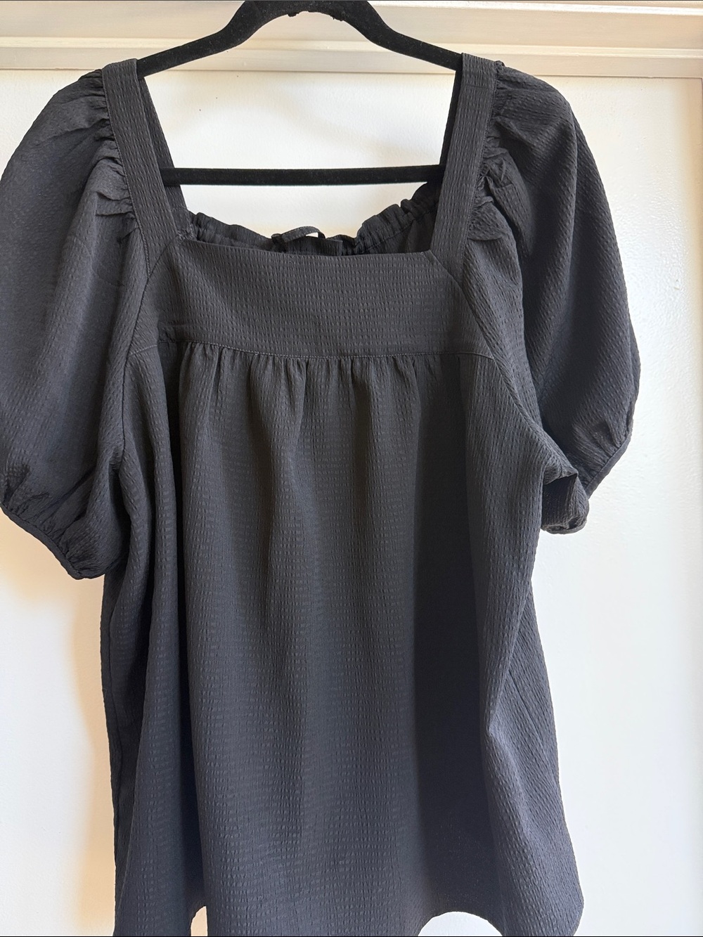 Square-Neck Puff Sleeve Tunic Top in Black